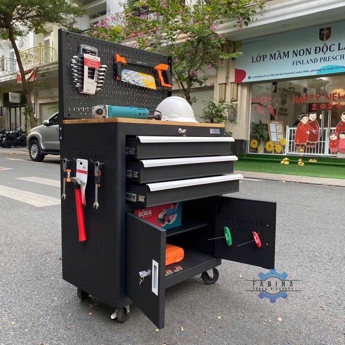 Tủ dụng cụ có sẵn